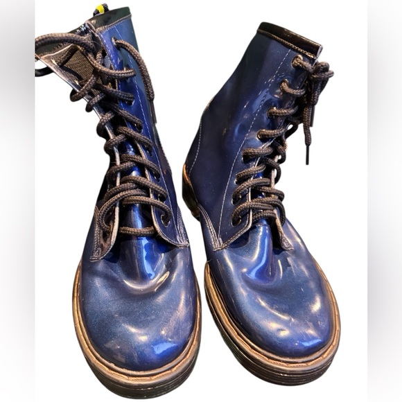 mercedes campusano Shoes - Mercedes Campuzano Shiny Blue Lace-Up Boots reminiscent of Dr. Marten’s-Sz7.5-8